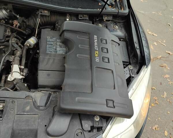 Серый Рено Меган, объемом двигателя 1.4 л и пробегом 250 тыс. км за 7500 $, фото 105 на Automoto.ua