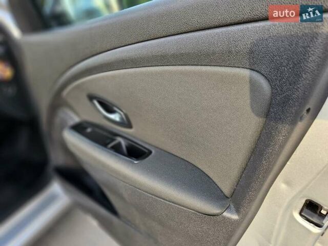 Серый Рено Меган, объемом двигателя 1.6 л и пробегом 195 тыс. км за 7850 $, фото 85 на Automoto.ua