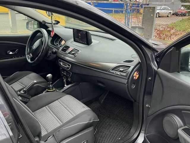 Серый Рено Меган, объемом двигателя 1.5 л и пробегом 288 тыс. км за 7000 $, фото 3 на Automoto.ua