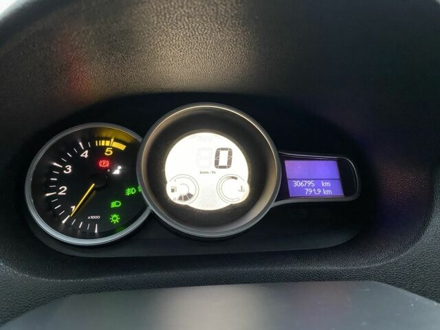 Серый Рено Меган, объемом двигателя 1.5 л и пробегом 306 тыс. км за 6300 $, фото 12 на Automoto.ua