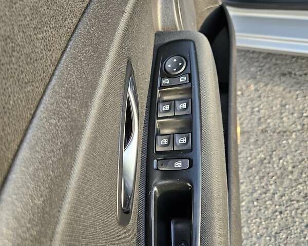 Серый Рено Меган, объемом двигателя 1.6 л и пробегом 195 тыс. км за 7850 $, фото 97 на Automoto.ua