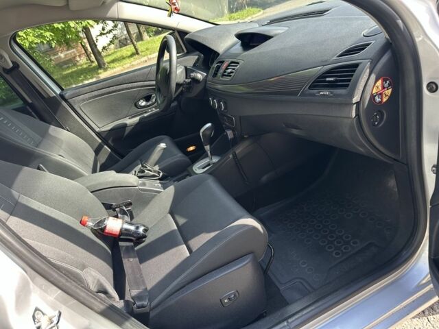 Серый Рено Меган, объемом двигателя 1.5 л и пробегом 195 тыс. км за 6999 $, фото 7 на Automoto.ua