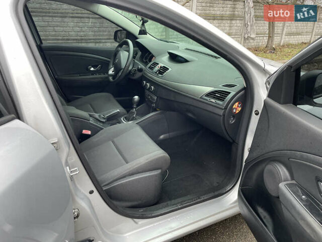 Рено Меган 2010 в Василькове на Automoto.ua Серый Рено Меган, объемом двигателя 1.46 л и пробегом 322 тыс. км за 6000 $, фото 11 на Automoto.ua