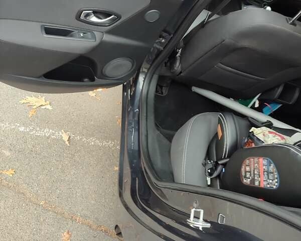 Серый Рено Меган, объемом двигателя 1.4 л и пробегом 250 тыс. км за 7500 $, фото 128 на Automoto.ua