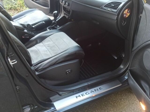 Серый Рено Меган, объемом двигателя 0 л и пробегом 205 тыс. км за 7200 $, фото 3 на Automoto.ua