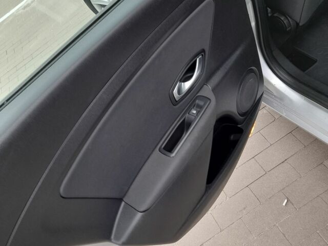 Серый Рено Меган, объемом двигателя 0 л и пробегом 218 тыс. км за 6900 $, фото 15 на Automoto.ua