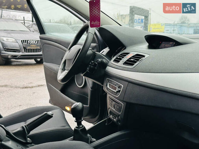 Серый Рено Меган, объемом двигателя 1.87 л и пробегом 228 тыс. км за 8500 $, фото 23 на Automoto.ua