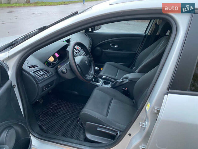 Серый Рено Меган, объемом двигателя 1.46 л и пробегом 300 тыс. км за 6300 $, фото 11 на Automoto.ua