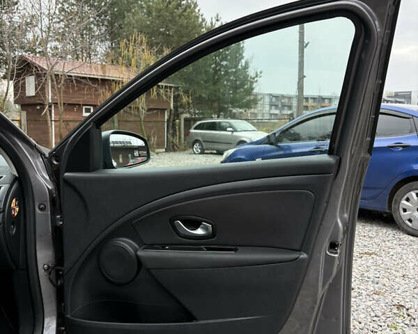 Сірий Рено Меган, об'ємом двигуна 1.6 л та пробігом 227 тис. км за 7300 $, фото 48 на Automoto.ua