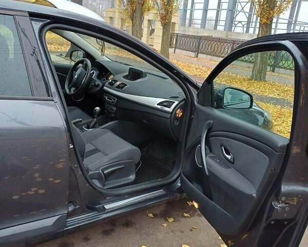 Серый Рено Меган, объемом двигателя 1.46 л и пробегом 230 тыс. км за 7500 $, фото 20 на Automoto.ua