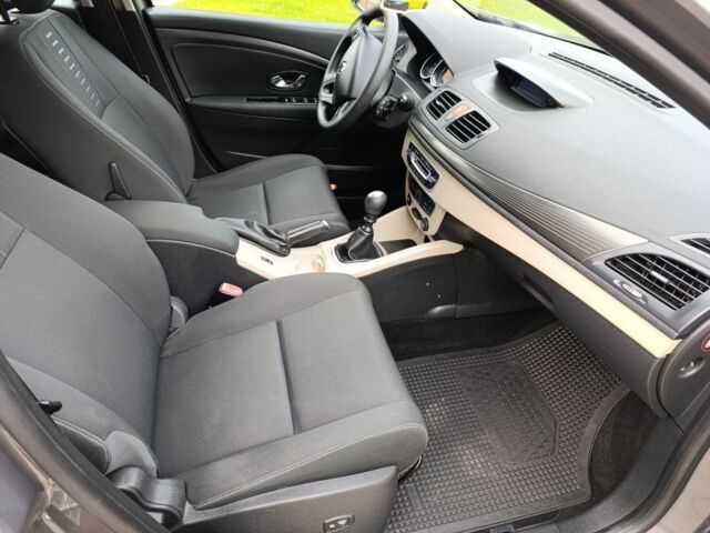 Серый Рено Меган, объемом двигателя 0 л и пробегом 218 тыс. км за 7300 $, фото 2 на Automoto.ua