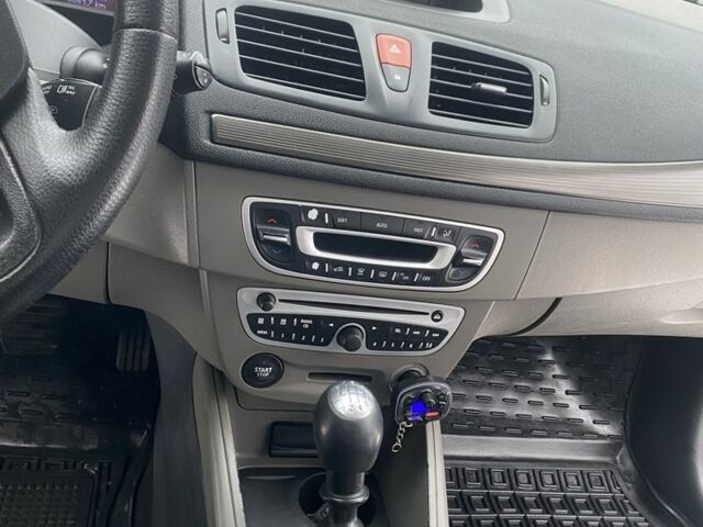 Сірий Рено Меган, об'ємом двигуна 1.5 л та пробігом 236 тис. км за 6800 $, фото 9 на Automoto.ua