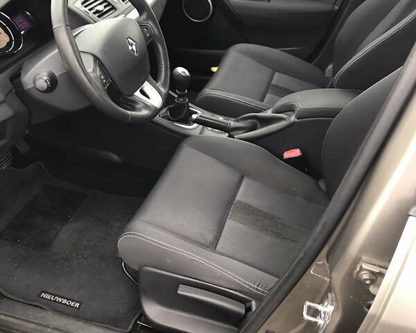 Сірий Рено Меган, об'ємом двигуна 1.46 л та пробігом 251 тис. км за 7300 $, фото 12 на Automoto.ua