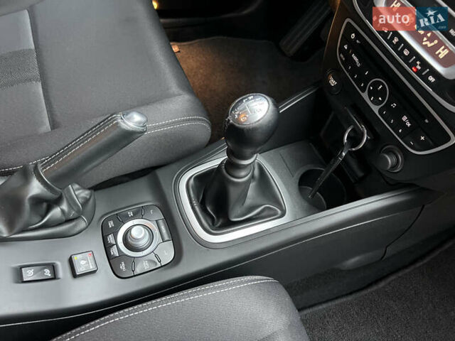 Серый Рено Меган, объемом двигателя 1.6 л и пробегом 182 тыс. км за 7800 $, фото 78 на Automoto.ua