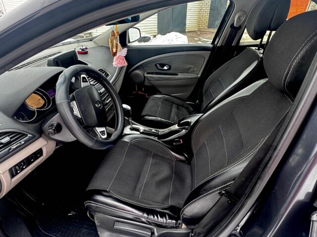 Серый Рено Меган, объемом двигателя 1.6 л и пробегом 200 тыс. км за 7200 $, фото 3 на Automoto.ua