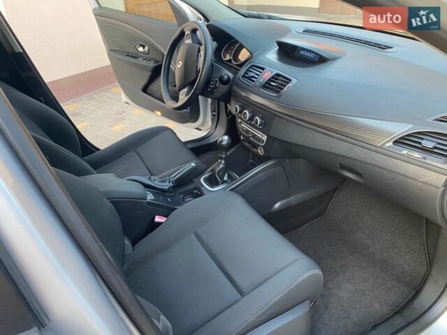 Сірий Рено Меган, об'ємом двигуна 1.5 л та пробігом 228 тис. км за 7600 $, фото 28 на Automoto.ua