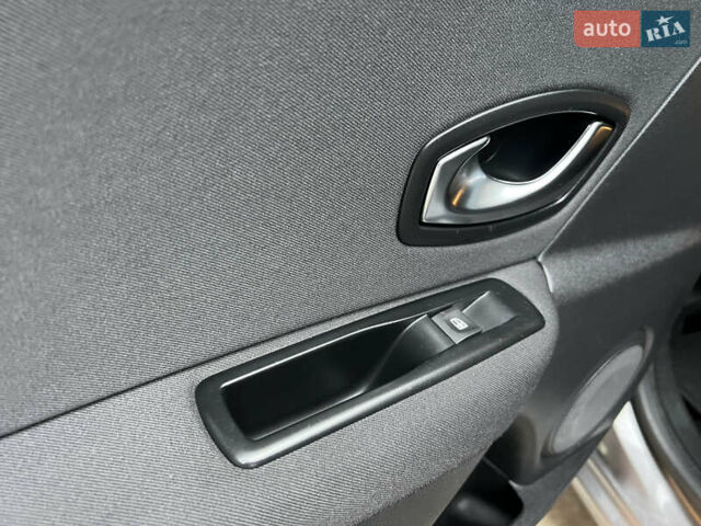 Серый Рено Меган, объемом двигателя 1.6 л и пробегом 182 тыс. км за 7800 $, фото 61 на Automoto.ua