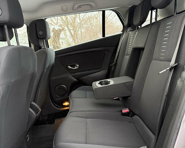 Сірий Рено Меган, об'ємом двигуна 1.6 л та пробігом 147 тис. км за 7950 $, фото 28 на Automoto.ua