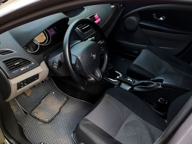 Серый Рено Меган, объемом двигателя 1.5 л и пробегом 290 тыс. км за 6500 $, фото 1 на Automoto.ua