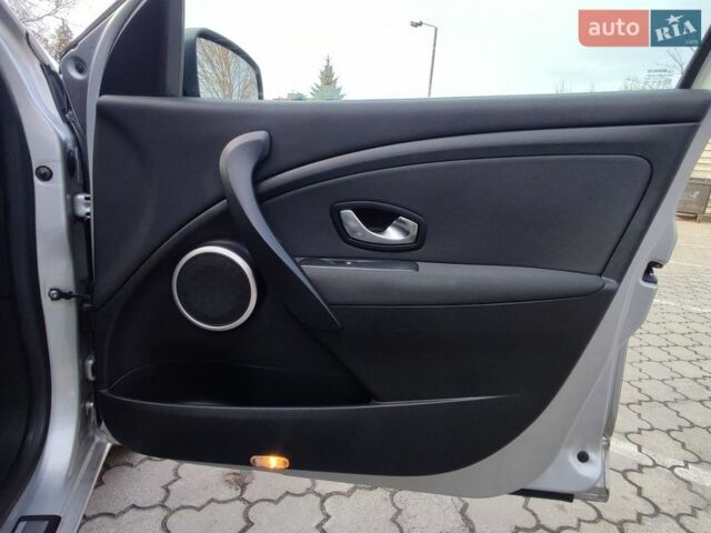 Серый Рено Меган, объемом двигателя 1.6 л и пробегом 246 тыс. км за 7999 $, фото 38 на Automoto.ua