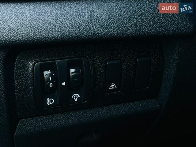 Сірий Рено Меган, об'ємом двигуна 1.6 л та пробігом 207 тис. км за 7600 $, фото 21 на Automoto.ua