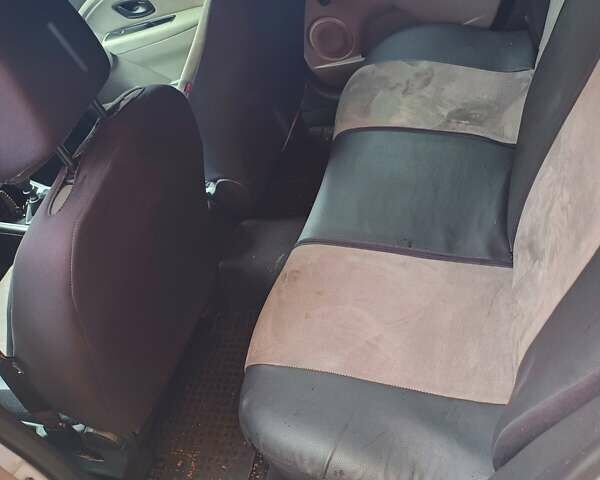 Серый Рено Меган, объемом двигателя 1.6 л и пробегом 200 тыс. км за 5600 $, фото 6 на Automoto.ua