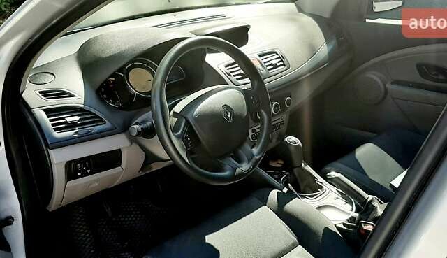 Сірий Рено Меган, об'ємом двигуна 1.5 л та пробігом 350 тис. км за 7500 $, фото 20 на Automoto.ua