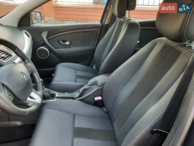 Серый Рено Меган, объемом двигателя 1.6 л и пробегом 183 тыс. км за 7600 $, фото 32 на Automoto.ua