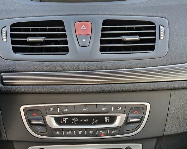 Серый Рено Меган, объемом двигателя 1.6 л и пробегом 195 тыс. км за 7850 $, фото 82 на Automoto.ua