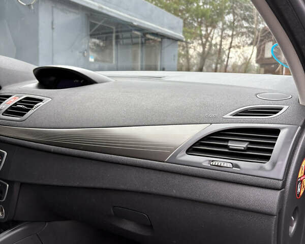 Сірий Рено Меган, об'ємом двигуна 1.6 л та пробігом 227 тис. км за 7500 $, фото 53 на Automoto.ua