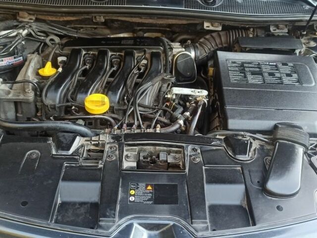 Серый Рено Меган, объемом двигателя 0 л и пробегом 205 тыс. км за 7200 $, фото 6 на Automoto.ua