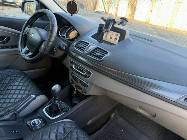 Сірий Рено Меган, об'ємом двигуна 1.5 л та пробігом 315 тис. км за 6500 $, фото 11 на Automoto.ua