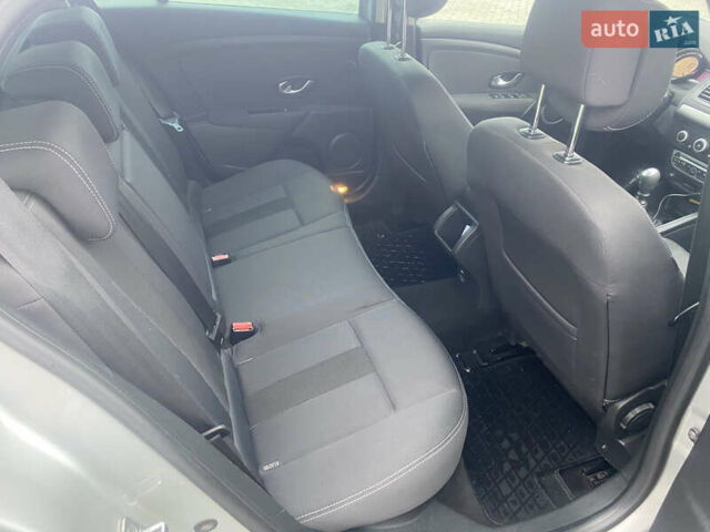Серый Рено Меган, объемом двигателя 1.46 л и пробегом 240 тыс. км за 7400 $, фото 7 на Automoto.ua