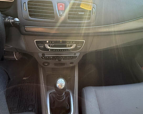 Серый Рено Меган, объемом двигателя 1.46 л и пробегом 267 тыс. км за 6500 $, фото 1 на Automoto.ua