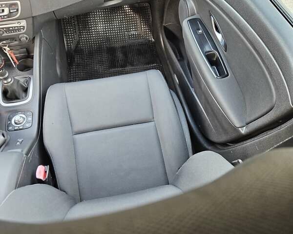 Серый Рено Меган, объемом двигателя 1.6 л и пробегом 195 тыс. км за 7850 $, фото 78 на Automoto.ua