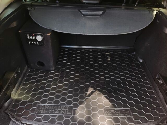 Серый Рено Меган, объемом двигателя 1.5 л и пробегом 270 тыс. км за 7500 $, фото 13 на Automoto.ua