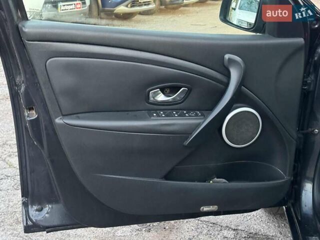 Сірий Рено Меган, об'ємом двигуна 1.9 л та пробігом 297 тис. км за 7290 $, фото 10 на Automoto.ua