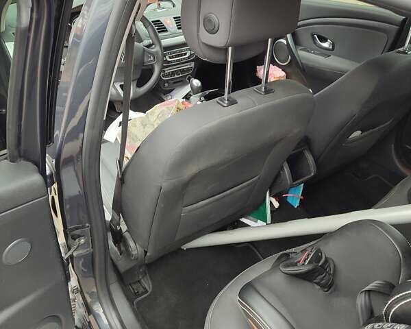 Серый Рено Меган, объемом двигателя 1.4 л и пробегом 250 тыс. км за 7500 $, фото 138 на Automoto.ua