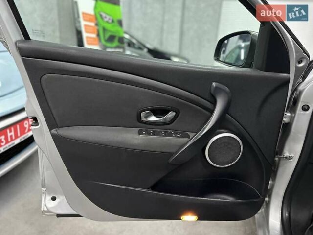 Серый Рено Меган, объемом двигателя 1.5 л и пробегом 280 тыс. км за 6699 $, фото 12 на Automoto.ua