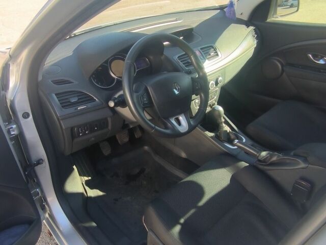 Серый Рено Меган, объемом двигателя 1.5 л и пробегом 390 тыс. км за 5100 $, фото 4 на Automoto.ua