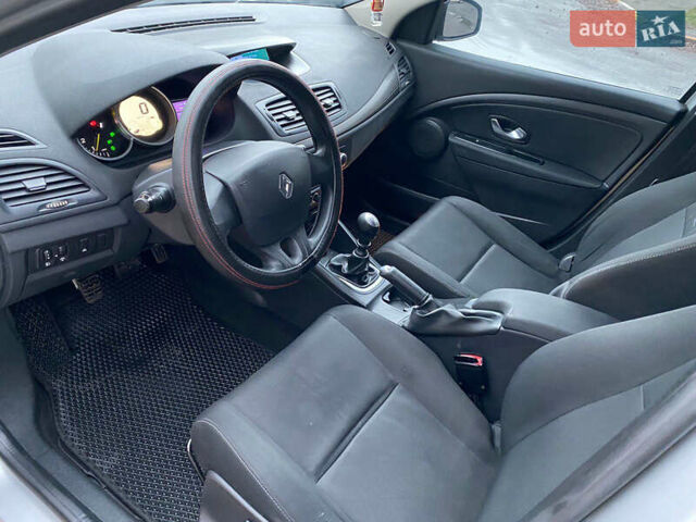 Серый Рено Меган, объемом двигателя 1.46 л и пробегом 300 тыс. км за 6300 $, фото 20 на Automoto.ua