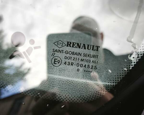 Серый Рено Меган, объемом двигателя 2 л и пробегом 125 тыс. км за 9950 $, фото 1 на Automoto.ua