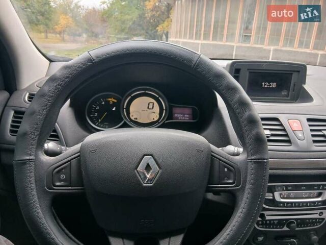 Сірий Рено Меган, об'ємом двигуна 1.46 л та пробігом 273 тис. км за 6500 $, фото 16 на Automoto.ua
