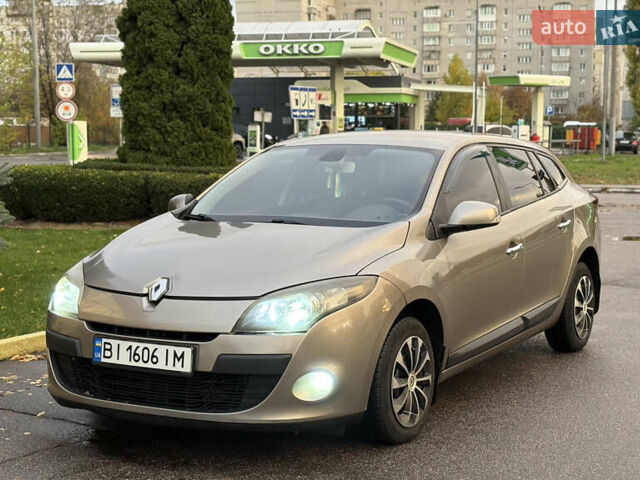 Рено Меган 2010 у Кременчуге на Automoto.ua Сірий Рено Меган, об'ємом двигуна 1.46 л та пробігом 300 тис. км за 6999 $, фото 8 на Automoto.ua