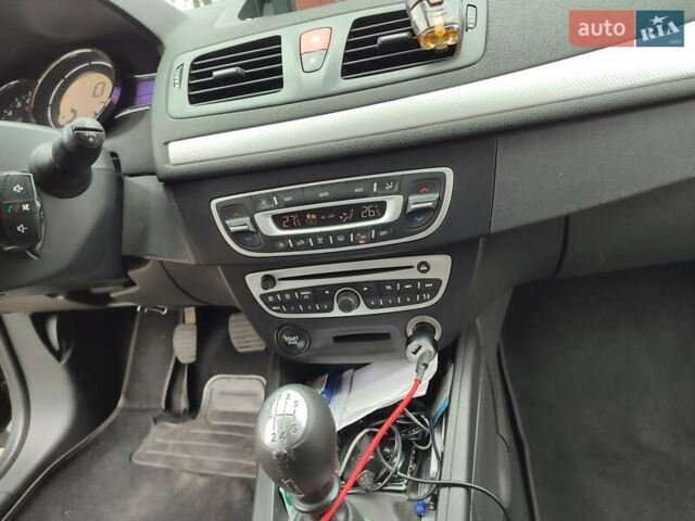 Серый Рено Меган, объемом двигателя 1.4 л и пробегом 250 тыс. км за 7500 $, фото 173 на Automoto.ua