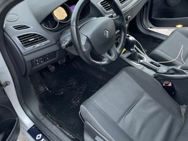 Серый Рено Меган, объемом двигателя 1.5 л и пробегом 345 тыс. км за 6300 $, фото 7 на Automoto.ua