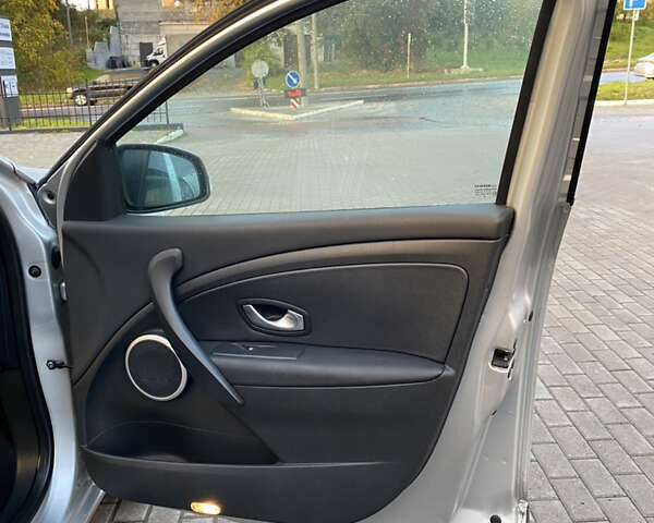 Сірий Рено Меган, об'ємом двигуна 1.4 л та пробігом 127 тис. км за 6800 $, фото 17 на Automoto.ua