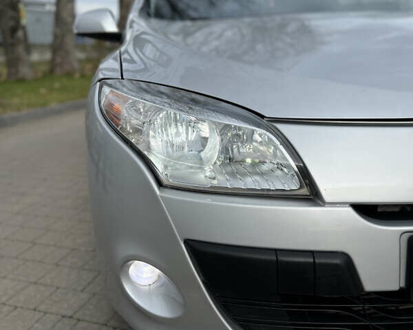 Серый Рено Меган, объемом двигателя 1.5 л и пробегом 265 тыс. км за 5499 $, фото 2 на Automoto.ua