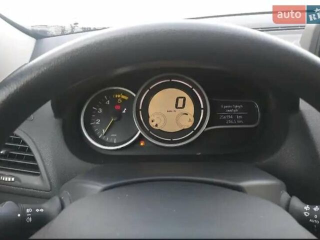 Серый Рено Меган, объемом двигателя 1.5 л и пробегом 300 тыс. км за 6600 $, фото 3 на Automoto.ua