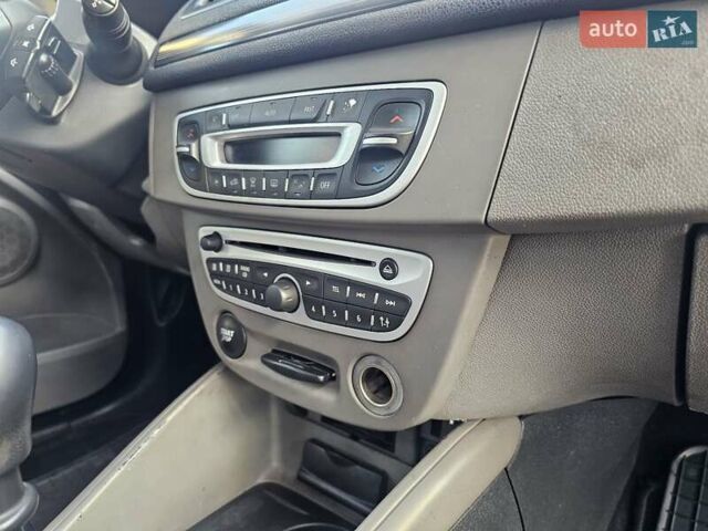 Серый Рено Меган, объемом двигателя 1.46 л и пробегом 257 тыс. км за 5150 $, фото 59 на Automoto.ua